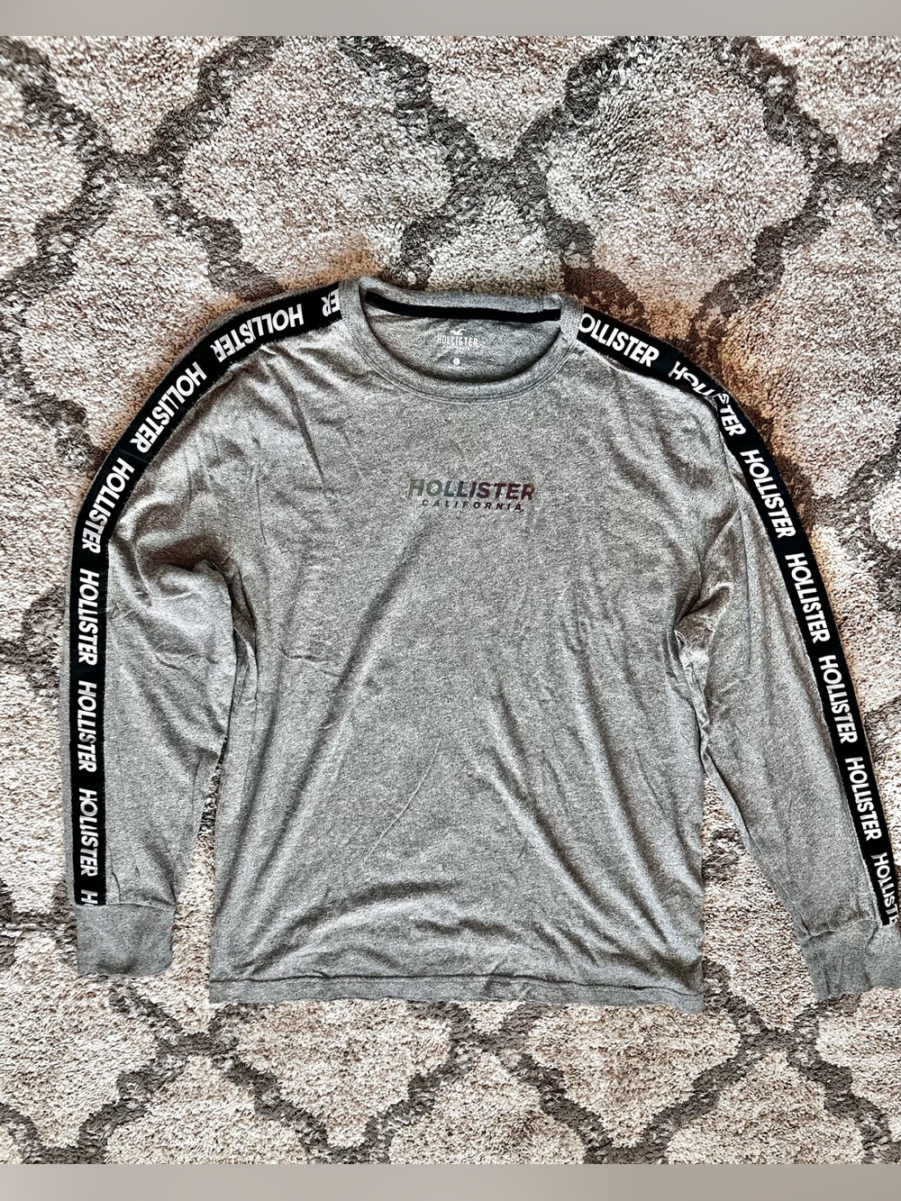 Hollister Men’s Gray Long Sleeve Logo Tape Shirt Metallic Logo Large
